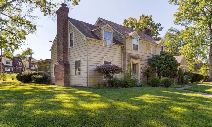 Youngstown Casa | Private Fenced Yard King Bed Grill Fireplace