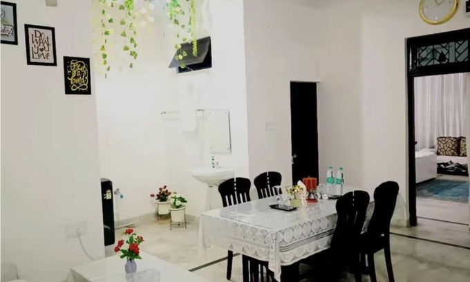 Indira Nagar Casa | Private Floor In A Bungalow
