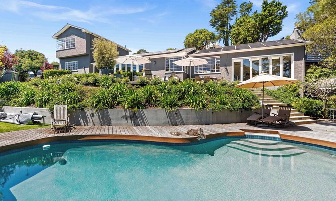 Mill Valley Casa | Casa privada de cuatro dormitorios, a minutos de la ciudad, vistas de SF