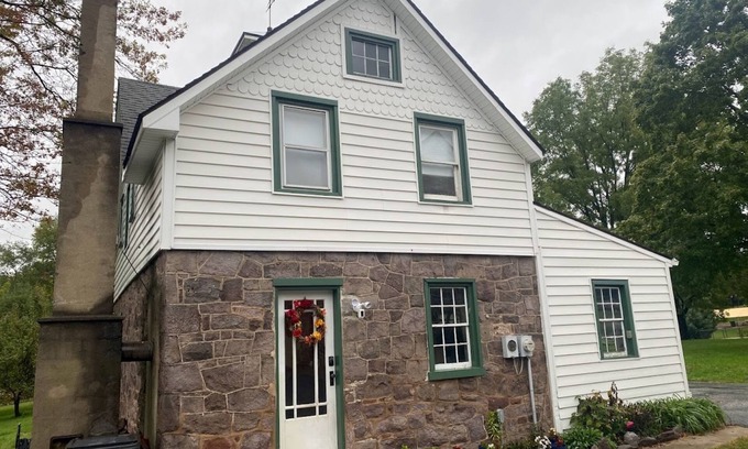 Valley Forge Cabaña | Private, Fully Renovated 1 bedroom Carriage House