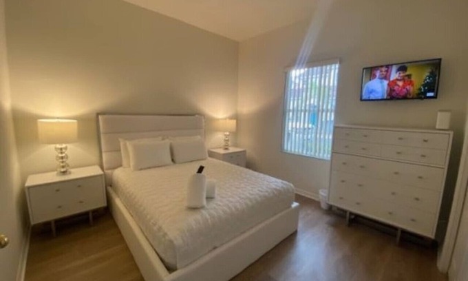 Hillcrest Estates Apartamento | Private gated pool home oasis near to Disney