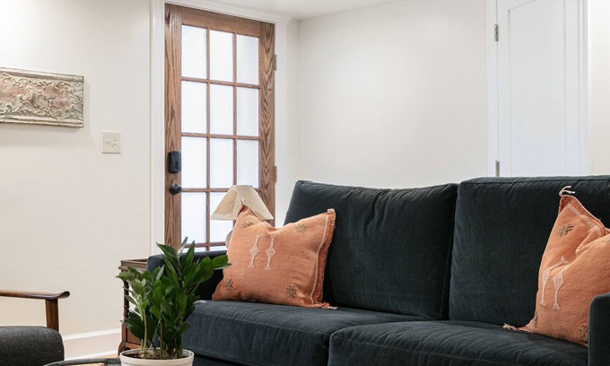 Edgewater Apartamento | Private Gem, quiet street in Andersonville -1 bedroom + sofa bed + easy parking