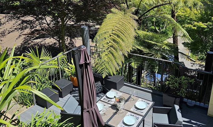 Picton Casa | Private Getaway for 2 Surrounded by Native Bush