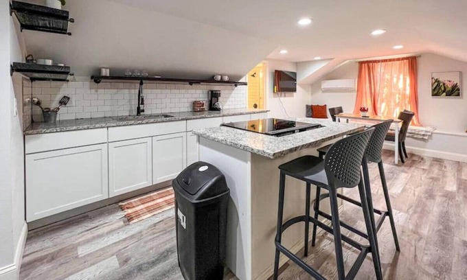 Denison Condominio | Private Guest friendly Workspace
