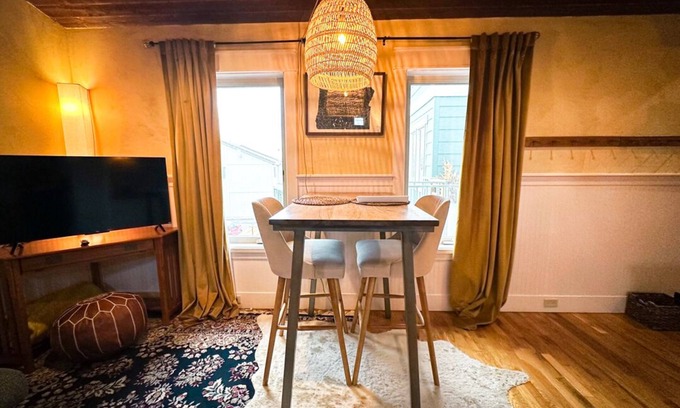 Old Bend Apartamento | Private Guest Suite in the Heart of Old Bend