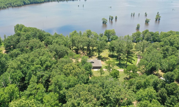 Mooringsport Casa | Private Hilltop Home on Caddo Lake