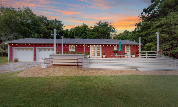 Ashland City Casa | Private home in the woods 25 min to Nashville!