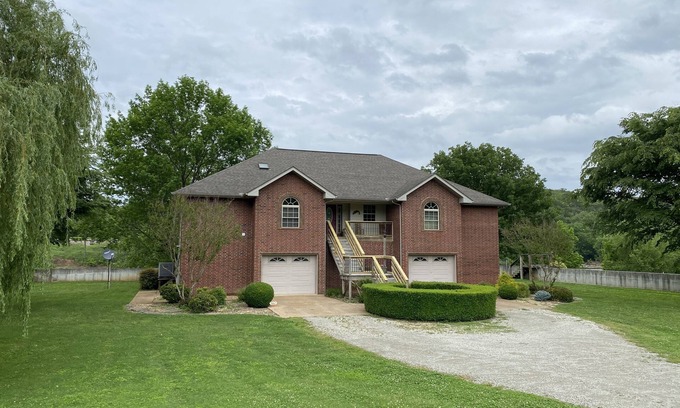 Buffalo City Casa | Private home on the bank of the White River