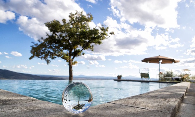Castiglion Fiorentino Villa | Maravillosa piscina infinita privada rodeada de una vista impresionante.