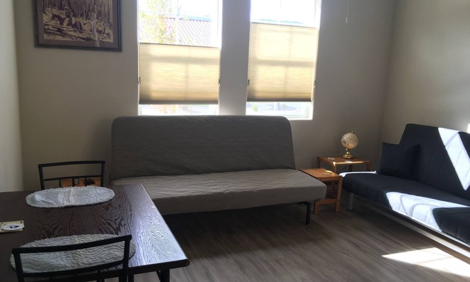 Minden Apartamento | Cuartos privados en la casa privada. Entrada privada, baño con ducha.