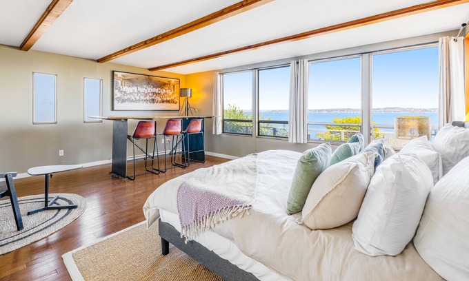 Tiburon Casa | Private in-law suite with amazing bay views, private patio, & washer/dryer