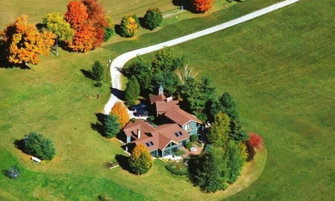 Danby Casa | Piscina cubierta privada - Vermont Vacation Home - Prop. # 352330 al lado