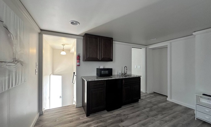 Cass City Apartamento | Private King Suite in Renovated Church – Cozy, Clean & Modern Stay in Cass City