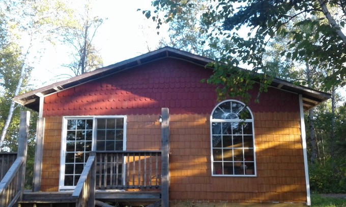 Cloquet Cabina | Lago tranquilo lleno de peces, senderos para caminar, pozo de fuego, cubierta, muelle y espacio para botes