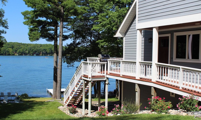 Gaylord Casa | Entorno privado frente al lago, ubicado a 10 minutos de la montaña Boyne