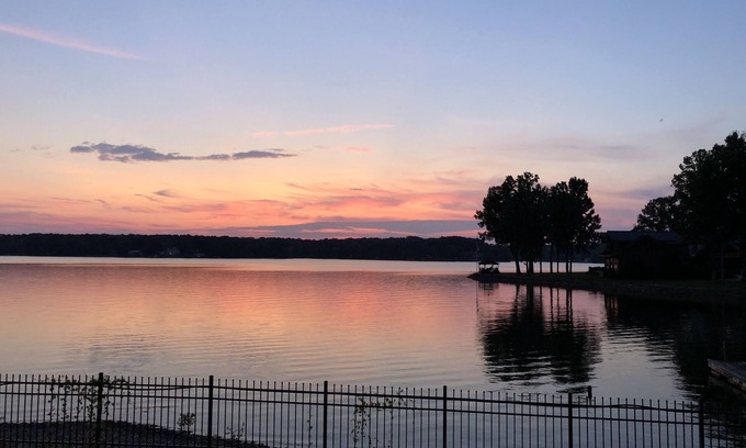 Southmont Casa | Casa de registro privada frente al lago con muelle