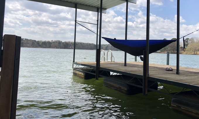 Westminster Casa | Casa privada frente al lago con un muelle cubierto de aguas profundas