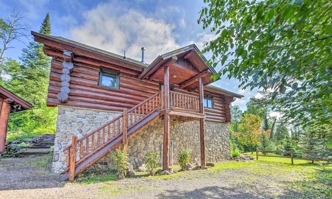 Lutsen Cabina | ¡NUEVO! ¡Cabaña rústica de Lutsen con fogata + patio y terraza!