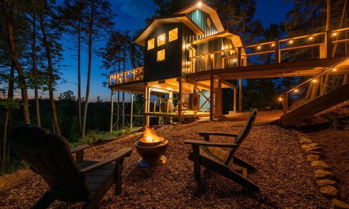 Campton Apartamento | Private Lux Getaway/Hot-Tub/Net Loft - Birdhouse