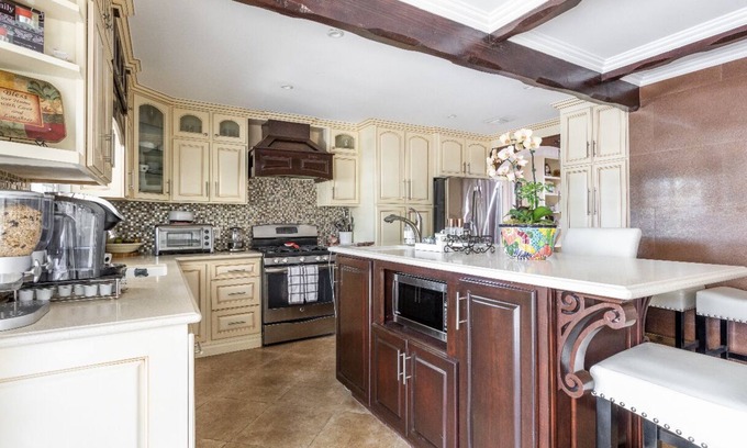 Westmont Cama Y Desayuno | Hermosa suite principal con baño privado