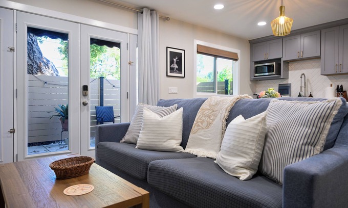 Bonita Casa | Private North Glendora Suite – Peaceful & Scenic SoCal Retreat Under Giant Oaks