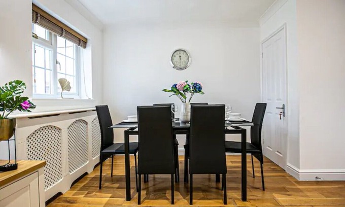 Bletchley Casa | Private parking. CMK. Contractors & families