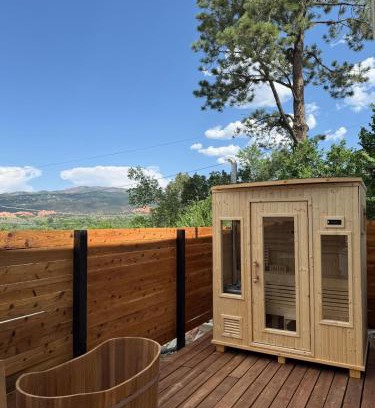 West Colorado Springs Apartamento | Private Retreat with Sauna and Cold Plunge plus Epic Views