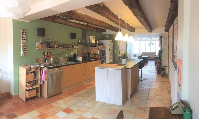 Sainte-Foy-la-Grande Casa | Private room in townhouse