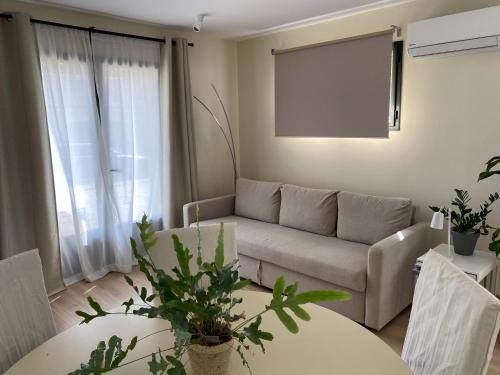 Magnac-sur-Touvre Apartamento | Private room among a nice Garden - Jardin en valois