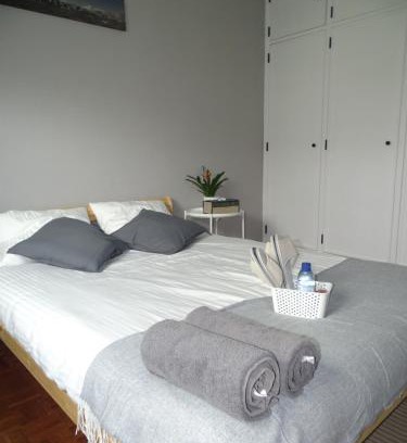 Almoinha Casa | Private Room in Family Home with Pool