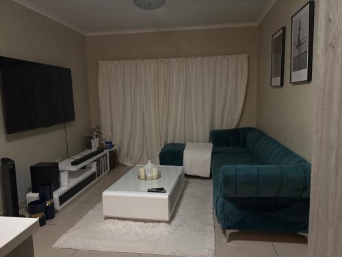 Kareeberg Apartamento | Private room in Midview Gardens 833 joan end