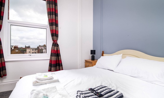West Cliff Hotel | Private Room with Double Bed and Ensuite