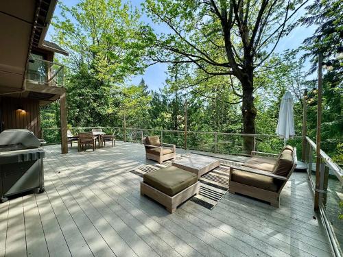 Northwest Bellevue Casa | Private Sanctuary in the City