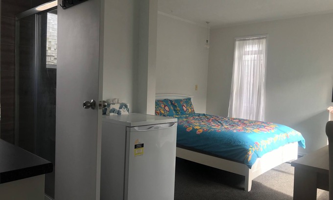 Somerville Apartamento | Private Suite with Private Kitchen, Bathroom & Access