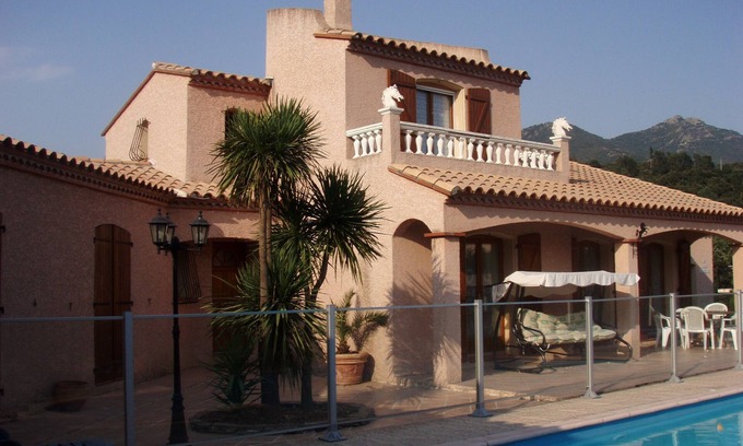Les Cluses Villa | Oferta especial - septiembre - reducido de £ 1000 por semana