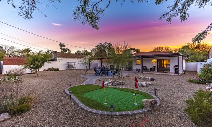 Broadmoor-Broadway Casa | Private Tucson retreat/Close to UofA,downtown,golf,parks/Large yard/Pet friendly