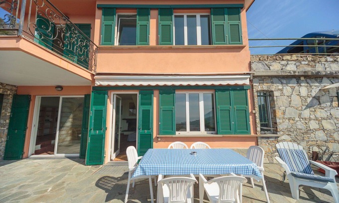 Recco Villa | Casa de vacaciones privada con jacuzzi, WIFI, piscina privada, TV, patio, cerca de Portofino