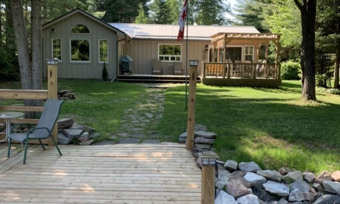 Norland Cabaña | Private Waterfront Cottage, Rivermist Retreat