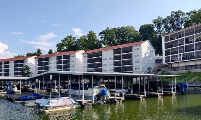 Lakeland Condominio | Private Waterfront Condo on Lake Ozark