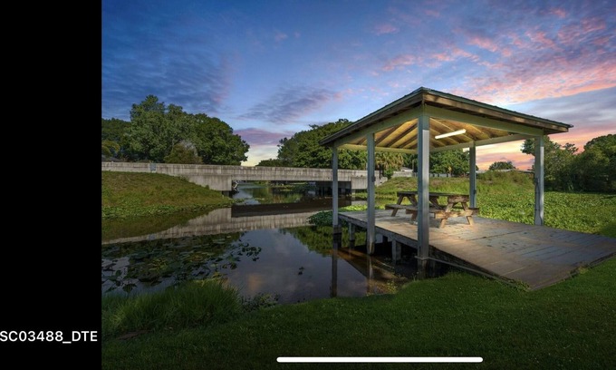 Taylor Creek Casa | Muelle privado frente al mar 3/2 Lakeside Home en Lake Okeechobee Florida