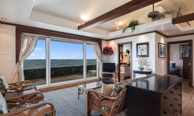 Hauula Casa | Romántica casa privada frente al mar con aire acondicionado y Netflix