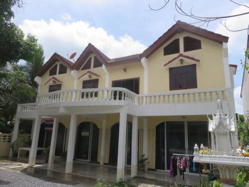 Chaloklum Apartamento | Private well priced Guesthouse available to rent