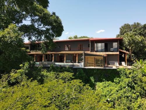 Ciudad Colón Villa | Private Wellness Home Sauna, Jacuzzi &Cold Plunge