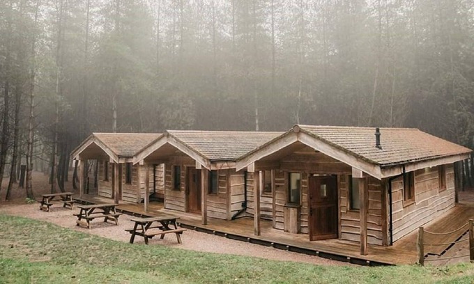 Forsbrook Casa | Private woodland lodge near Alton Towers