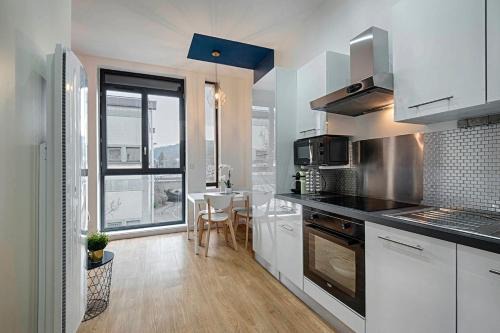 Bourgoin-Jallieu Apartamento | Proche Gare, parking couvert, Wifi