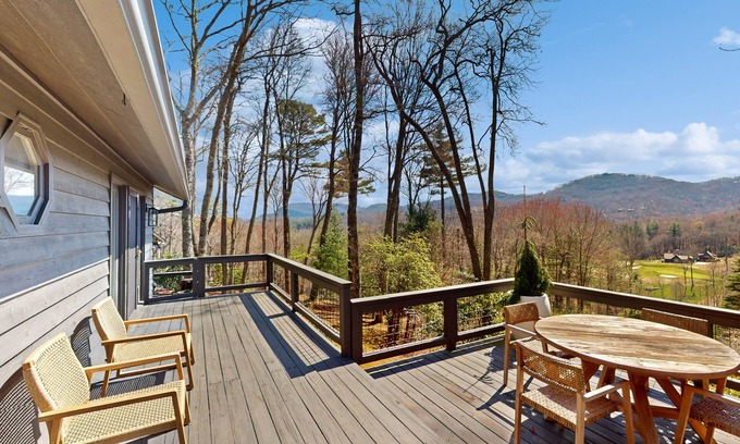 Cashiers Cabina | Professionally designed home with modern amenities & stunning mountain views