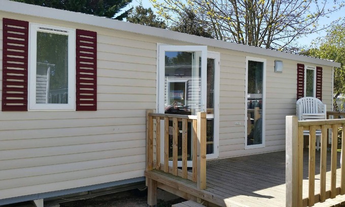 Saint-Jean-de-Monts Complejo | Property In A Holiday Village "Mobil-Home 3 Chambres 8p F110" with Private Terraces