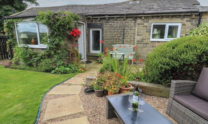 Sowerby Bridge Cabaña | PROSPECT COTTAGE, pet friendly, with a garden in Ripponden