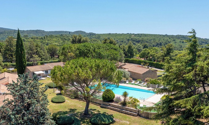 La Roque-sur-Pernes Condominio | Provencal house with garden access