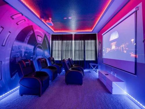 Davenport Casa | Providence Golf Resort Pool Cinema Disney Rooms